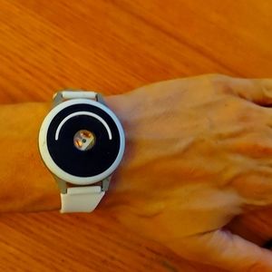 Doppel stress relief watch with charger and white band